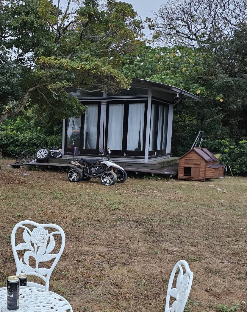 Margaret peaufinait son yoga. La Piche, lui, pratiquait la baise