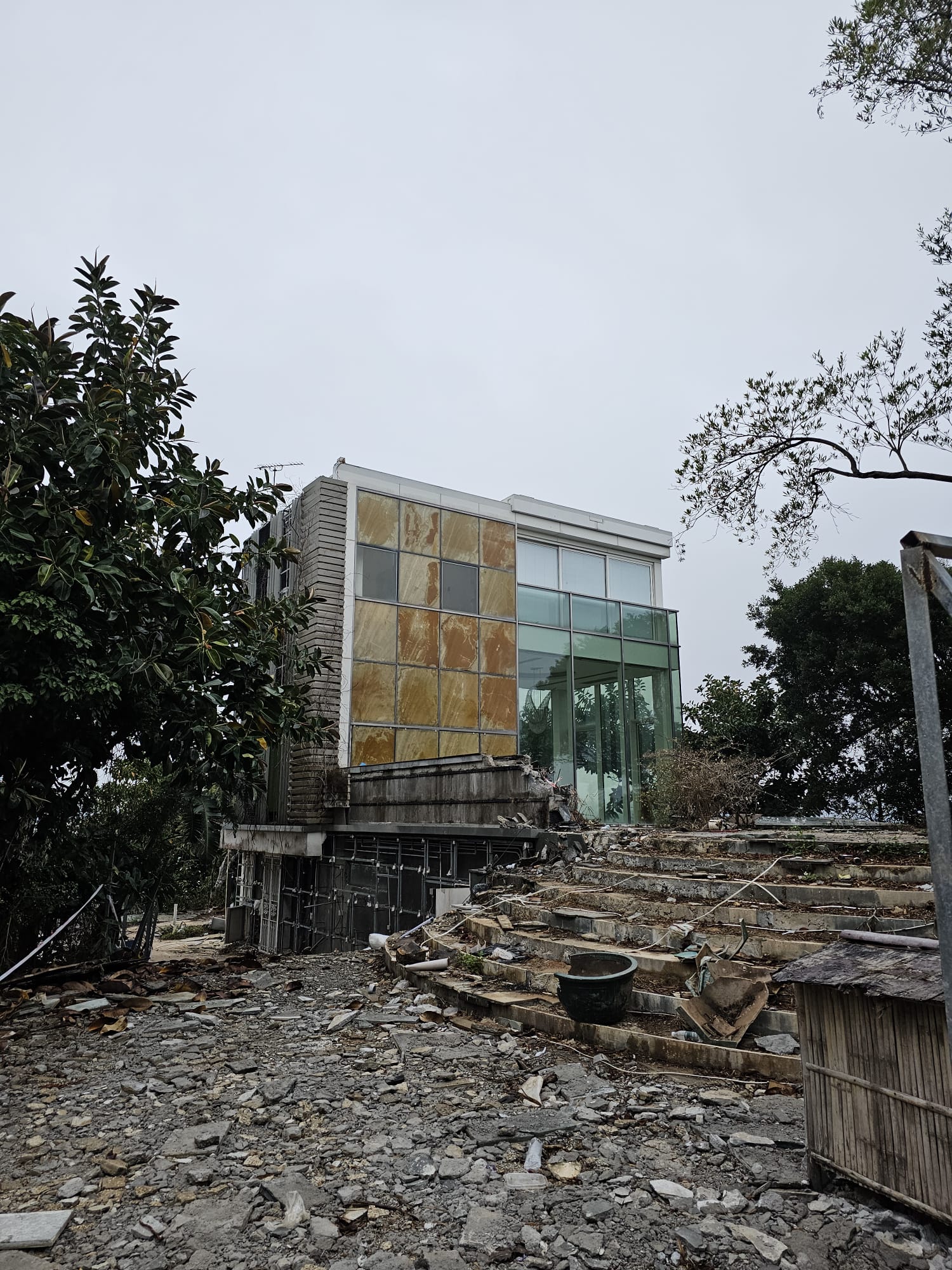 Une maison qu’on dirait un mille-feuille blanc de chez Anne-Sophie Pic.